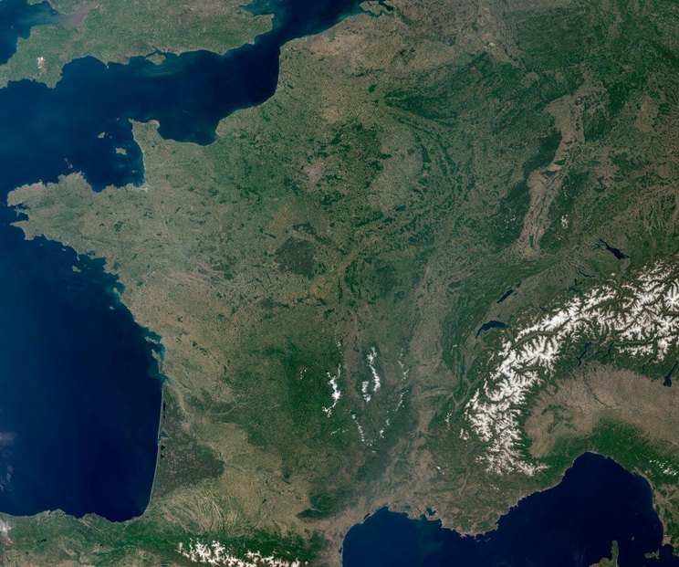 Mainland France seen by satellite on 27 May 2026: vegetation cover still green before the summer drought