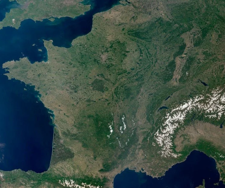 France métropolitaine vue par satellite le 27 mai 2026 : couvert végétal encore vert avant la sécheresse estivale