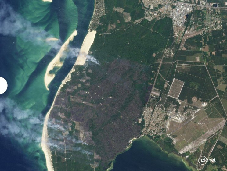 The same area after the fire: a burn scar spanning several thousand hectares, Planet Labs satellite imagery
